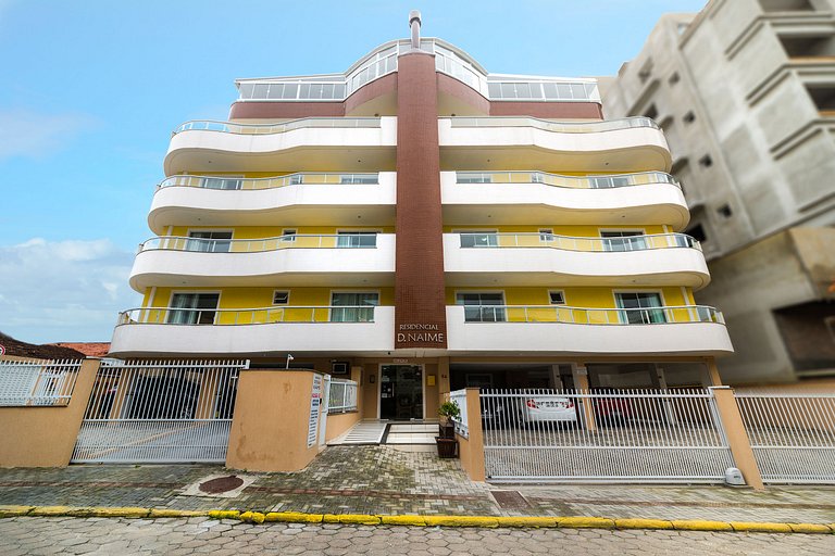 apartamento com sacada lateral